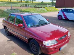 Rot Gebraucht 1994 Ford Escort Ghia Kleinwagen | 2.500 €