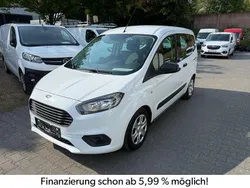Weiß Gebraucht 2020 Ford Tourneo Courier Ambiente Van / Kleinbus | 12.300 € (Fairer Preis)