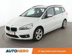 Weiß Gebraucht 2016 BMW 218 Gran Tourer Advantage Van / Kleinbus | 15.180 € (Guter Preis)