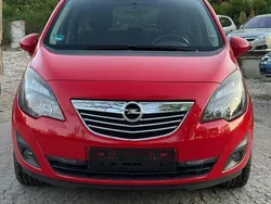 Rot Gebraucht 2011 Opel Meriva Van / Kleinbus | 3.400 €