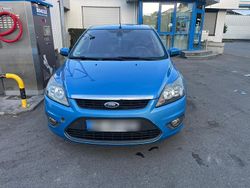 Blau Gebraucht 2010 Ford Focus Limousine | 4.000 € (Etwas zu teuer)