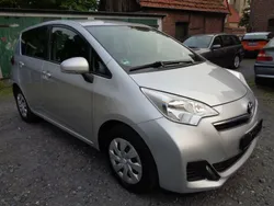 Silber Gebraucht 2012 Toyota Verso-S Life Van / Kleinbus | 9.990 € (Fairer Preis)