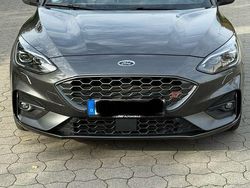 Grau Gebraucht 2019 Ford Focus ST Limousine | 26.500 € (Etwas zu teuer)