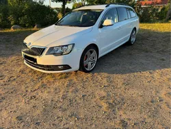 Weiß Gebraucht 2015 Skoda Superb Kombi | 10.000 €