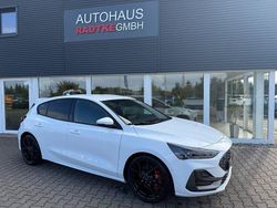 Weiß Neu 2025 Ford Focus ST Limousine | 34.690 € (Fairer Preis)