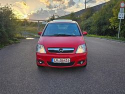 Rot Gebraucht 2008 Opel Meriva Edition Van / Kleinbus | 5.499 € (Teuer)