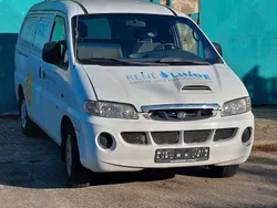 Weiß Gebraucht 2004 Hyundai H-1 Van / Kleinbus | 1.900 € (Fairer Preis)