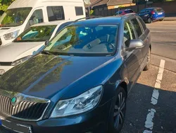 Grau Gebraucht 2012 Skoda Octavia Elegance Kombi | 5.500 € (Guter Preis)