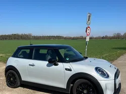 Silber Gebraucht 2021 Mini Cooper SE Classic Kleinwagen | 18.000 € (Fairer Preis)