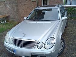 Silber Gebraucht 2003 Mercedes E220 Kombi | 4.500 €