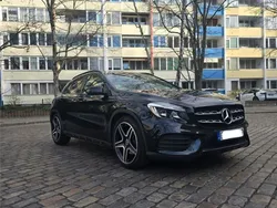Schwarz Gebraucht 2019 Mercedes GLA250 AMG line SUV | 29.500 € (Teuer)