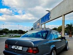 Grau Gebraucht 1991 Mercedes E500 Limousine | 64.000 €