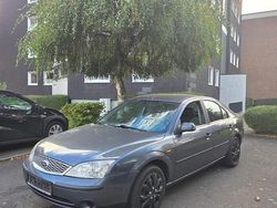 Grau Gebraucht 2002 Ford Mondeo Limousine | 600 € (Superpreis)