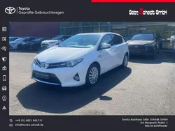 Weiß Gebraucht 2013 Toyota Auris Hybrid Edition Limousine | 11.880 € (Fairer Preis)
