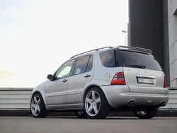 Grau Gebraucht 2002 Mercedes ML55 AMG AMG SUV | 15.000 €