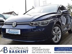 Blau Gebraucht 2023 VW Golf VIII Life Limousine | 22.590 € (Guter Preis)