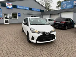 Weiß Gebraucht 2015 Toyota Yaris Kleinwagen | 6.999 € (Fairer Preis)