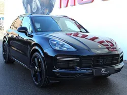 Schwarz (metallic) Gebraucht 2018 Porsche Cayenne Turbo Chrono SUV | 60.990 € (Superpreis)