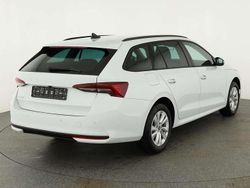 Moon white perleffekt Neu 2025 Skoda Octavia Selection Kombi | 33.595 € (Guter Preis)