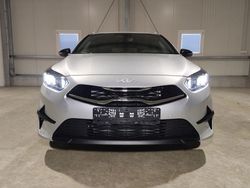 Sparklingsilber metallic sparklingsilber metallic Neu 2025 Kia Ceed Sportswagon Kombi | 26.555 € (Fairer Preis)