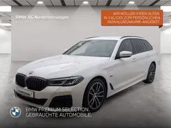 Weiß Gebraucht 2022 BMW 530e M Sport Kombi | 33.907 € (Guter Preis)