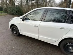 Weiß Gebraucht 2013 Renault Scénic III Bose Edition Van / Kleinbus | 5.299 € (Fairer Preis)
