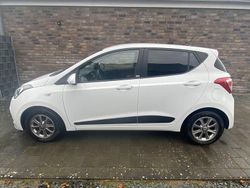 Weiß Gebraucht 2016 Hyundai i10 Style Kleinwagen | 5.700 € (Fairer Preis)
