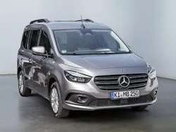Grau Gebraucht 2025 Mercedes T180 Progressive Van / Kleinbus | 33.990 €