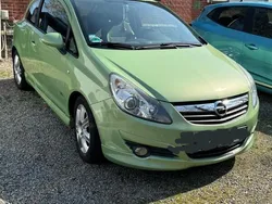 Grün Gebraucht 2009 Opel Corsa Edition Kleinwagen | 3.000 € (Etwas zu teuer)