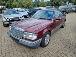 Rot Gebraucht 1988 Mercedes 230 | 3.500 €