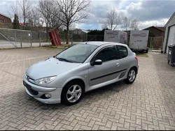 Silber Gebraucht 2004 Peugeot 206 Kleinwagen | 2.500 € (Teuer)