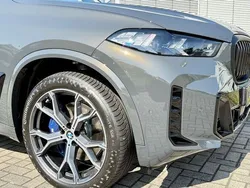 Grau Neu 2025 BMW X5 M Sport SUV | 108.023 € (Teuer)