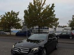 Schwarz Gebraucht 2018 Mercedes E220 AMG line Limousine | 21.800 € (Fairer Preis)