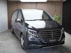 Grau Gebraucht 2025 Mercedes V300 Exclusive Van / Kleinbus | 95.950 € (Fairer Preis)