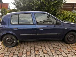 Blau Gebraucht 2003 Renault Clio II Authentique Limousine | 500 € (Fairer Preis)