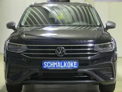 Deep black pearlescent (metallic) Gebraucht 2023 VW Tiguan Allspace Life SUV | 35.950 € (Guter Preis)