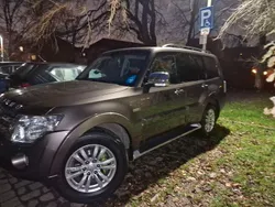 Schwarz Gebraucht 2014 Mitsubishi Pajero Edition SUV | 19.300 € (Etwas zu teuer)