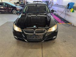 Schwarz Gebraucht 2011 BMW 330 Sport Line Kombi | 3.300 €