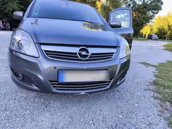 Grau Gebraucht 2011 Opel Zafira Van / Kleinbus | 2.200 € (Superpreis)