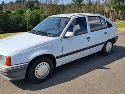 Weiß Gebraucht 1991 Opel Kadett Kombi | 400 €