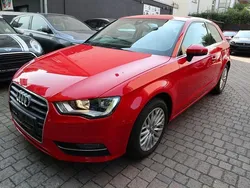 Rot (metallic) Gebraucht 2013 Audi A3 Ambiente Limousine | 13.200 € (Guter Preis)