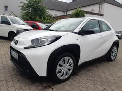 Weiß Gebraucht 2022 Toyota Aygo X-play Kleinwagen | 12.990 € (Fairer Preis)
