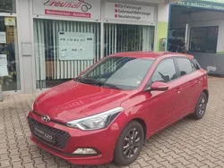 Rot Gebraucht 2017 Hyundai i20 YES! Kleinwagen | 11.990 € (Teuer)