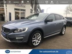 Blau Gebraucht 2017 Volvo V60 CC Kombi | 16.340 € (Superpreis)