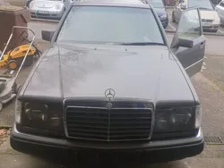 Grau Gebraucht 1990 Mercedes E200 Kombi | 2.900 €