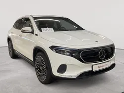 Polarweiß Gebraucht 2022 Mercedes EQA250 Electric Art SUV | 29.990 € (Fairer Preis)