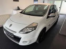 Weiß Gebraucht 2011 Renault Clio II Authentique Limousine | 2.390 € (Fairer Preis)