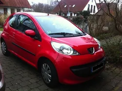 Rot Gebraucht 2006 Peugeot 107 Kleinwagen | 2.800 €