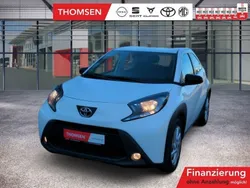 Super white 2 Gebraucht 2023 Toyota Aygo Play Kleinwagen | 14.985 € (Guter Preis)