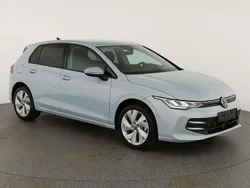 Crystal ice blue metallic Neu 2025 VW Golf VIII Life Limousine | 28.595 € (Guter Preis)